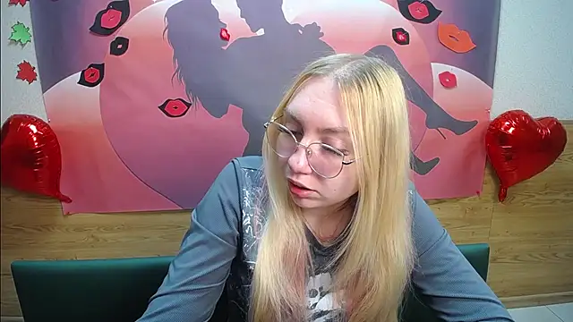 BeatriceFly online show from 10-15-25, 12:35