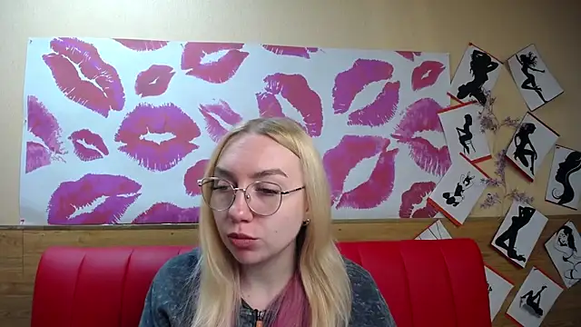 BeatriceFly online show from 09-18-25, 01:03