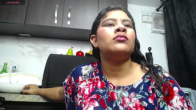 Snapshot of iniyalaboni chatting on 09-12-25, 08:08 iniyalaboni online show from 09-12-25, 08:08