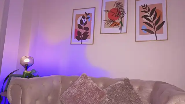 DahianaWalcott online show from 12-17-25, 08:14