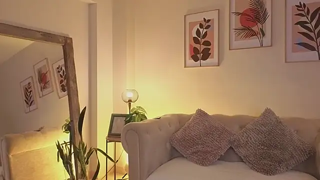 DahianaWalcott online show from 04-08-26, 06:20