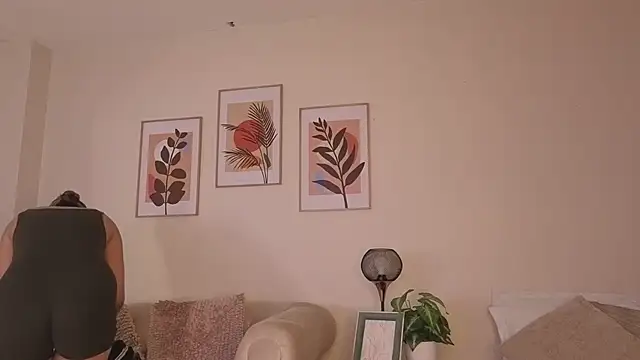 DahianaWalcott online show from 03-18-26, 09:04