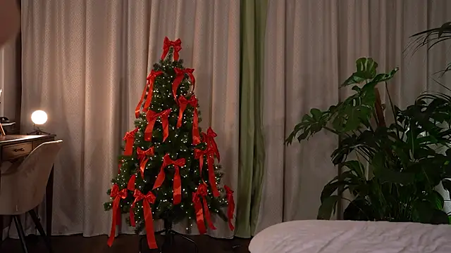 ImMariaAndYouStayHere online show from 12-20-24, 03:14