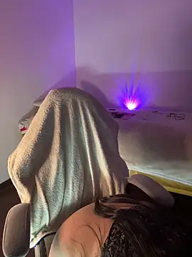 emiily15   online show from 02-02-26, 08:41