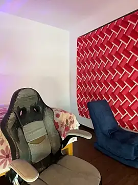 emiily15   online show from 10-02-25, 07:17