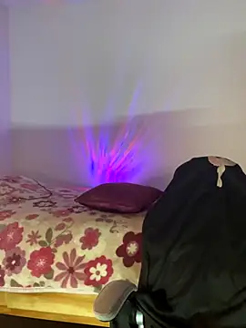 emiily15   online show from 09-18-25, 06:55