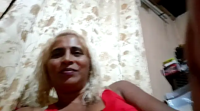 Snapshot of Goodgirlsue_77 chatting on 03-03-25, 06:46 Goodgirlsue 77 online show from 03-03-25, 06:46