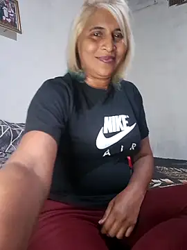 Goodgirlsue 77 online show from 05-14-26, 07:33