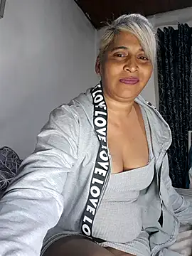 Snapshot of Goodgirlsue_77 chatting on 06-19-26, 12:44 Goodgirlsue 77 online show from 06-19-26, 12:44