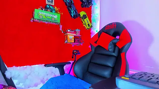 LilOwen  online show from 10-17-25, 07:04