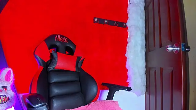 LilOwen  online show from 03-28-26, 05:47