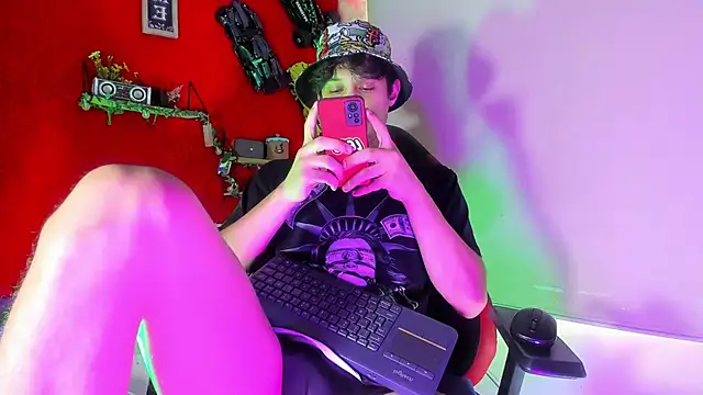 LilOwen  online show from 11-21-25, 06:40