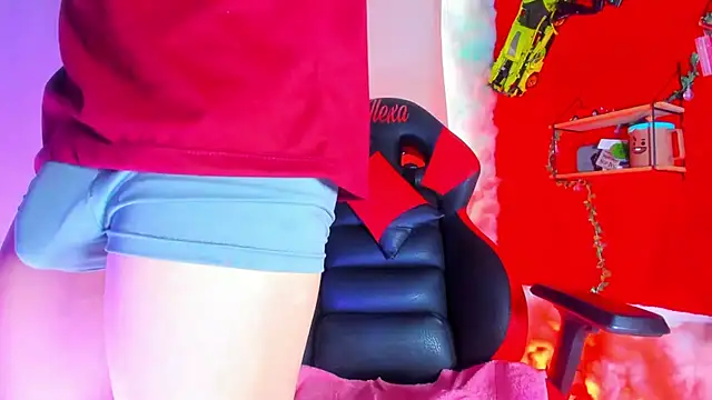 LilOwen  online show from 04-15-26, 07:29