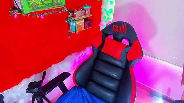 LilOwen  online show from 09-13-25, 07:14