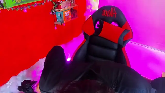 LilOwen  online show from 09-15-25, 05:13