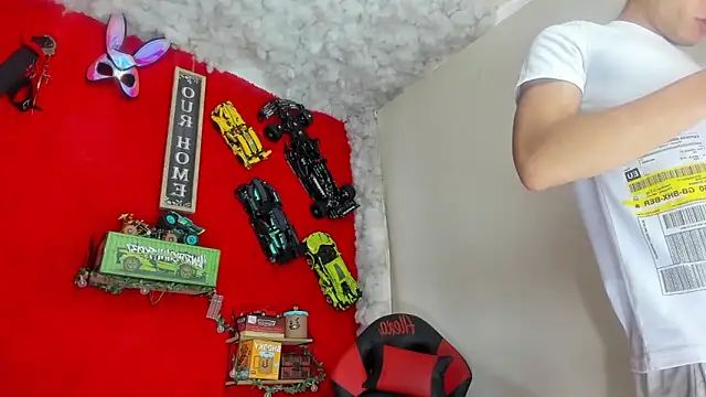 LilOwen  online show from 10-18-25, 07:05