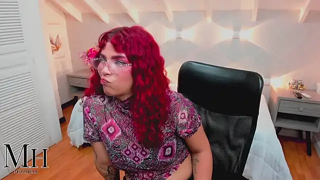 Snapshot of MizzHell chatting on 05-16-26, 10:36 MizzHell online show from 05-16-26, 10:36