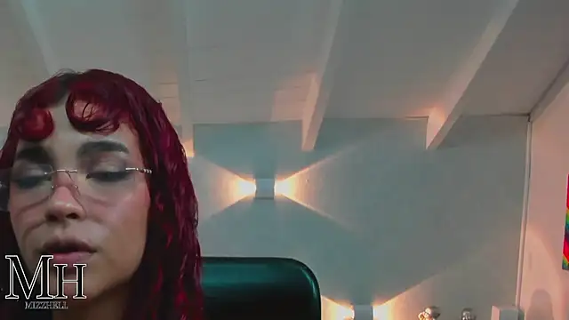 Snapshot of MizzHell chatting on 05-19-26, 04:08 MizzHell online show from 05-19-26, 04:08