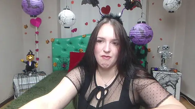 IsabelBlackberry online show from 10-31-25, 06:10