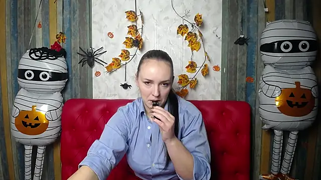 IsabelBlackberry online show from 11-08-25, 06:06