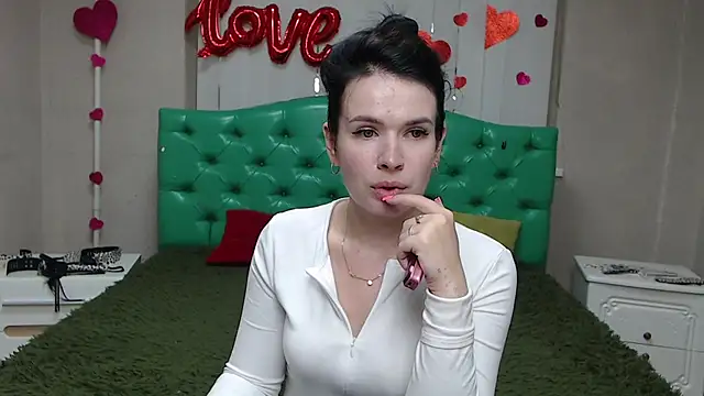 JasmineKouch online show from 07-09-26, 05:56