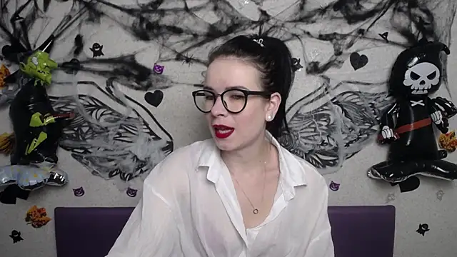 JasmineKouch online show from 10-19-25, 05:26