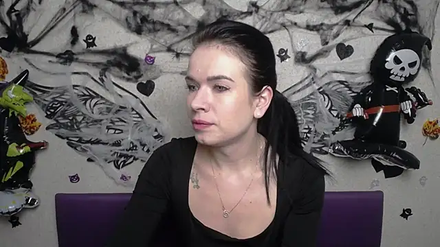 JasmineKouch online show from 10-28-25, 06:23