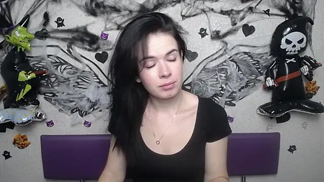 JasmineKouch online show from 10-21-25, 05:34