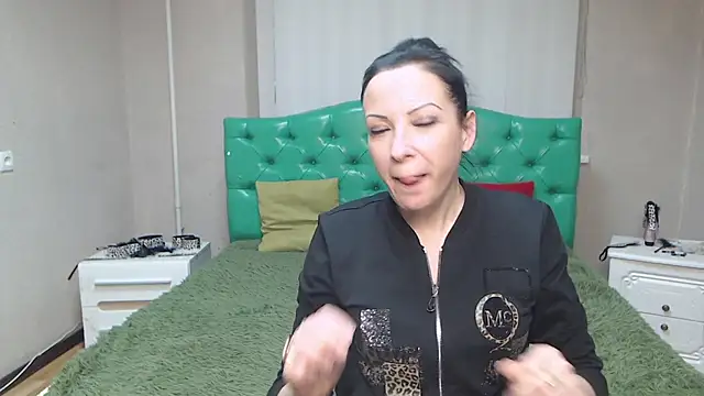 ElizabethSho online show from 01-26-25, 03:17