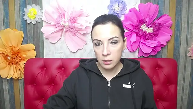 ElizabethSho online show from 11-17-25, 06:01