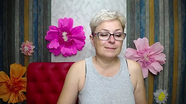 Snapshot of EmiliaGree chatting on 09-24-25, 05:08 EmiliaGree online show from 09-24-25, 05:08