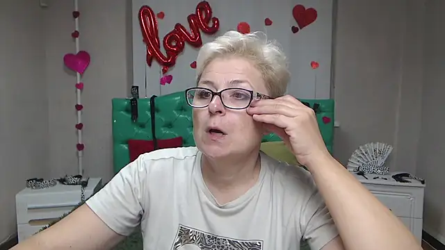 Snapshot of EmiliaGree chatting on 09-14-25, 05:02 EmiliaGree online show from 09-14-25, 05:02