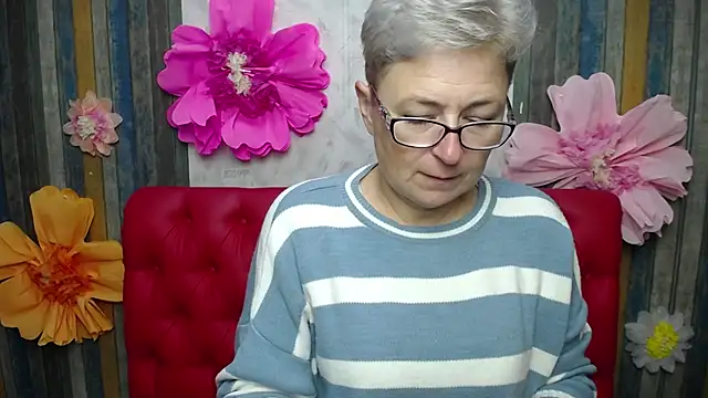 Snapshot of EmiliaGree chatting on 10-17-25, 11:12 EmiliaGree online show from 10-17-25, 11:12