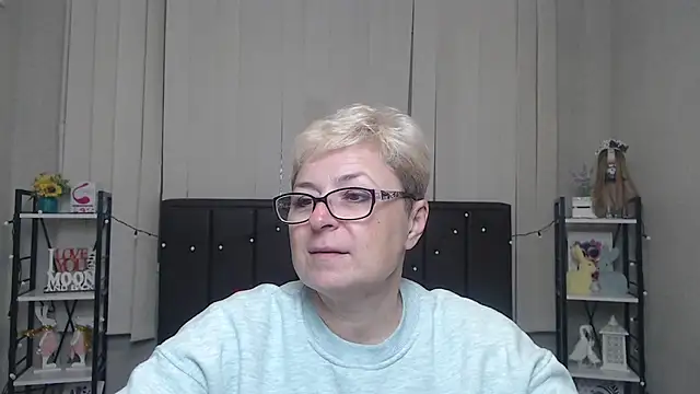 Snapshot of EmiliaGree chatting on 10-10-25, 05:08 EmiliaGree online show from 10-10-25, 05:08