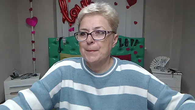 Snapshot of EmiliaGree chatting on 09-21-25, 04:56 EmiliaGree online show from 09-21-25, 04:56