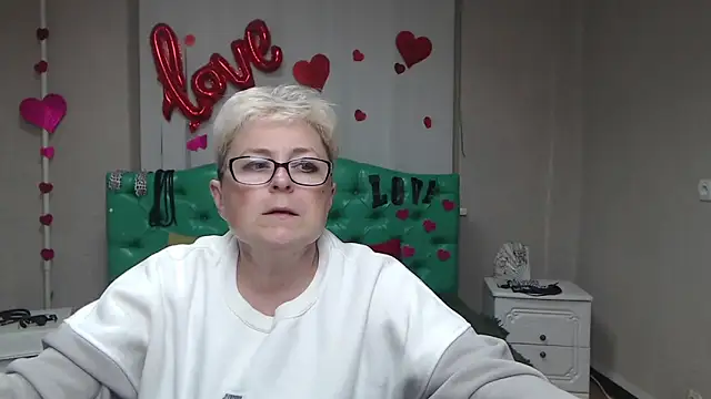 Snapshot of EmiliaGree chatting on 10-03-25, 05:03 EmiliaGree online show from 10-03-25, 05:03