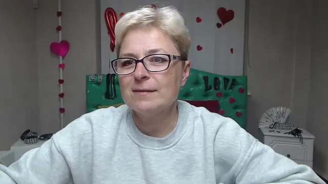 Snapshot of EmiliaGree chatting on 10-05-25, 05:03 EmiliaGree online show from 10-05-25, 05:03