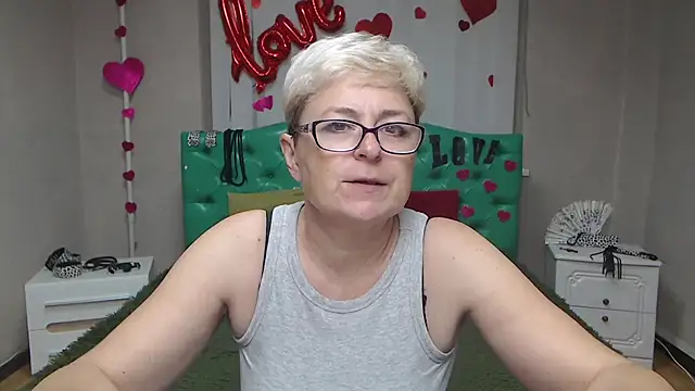 Snapshot of EmiliaGree chatting on 10-11-25, 05:08 EmiliaGree online show from 10-11-25, 05:08