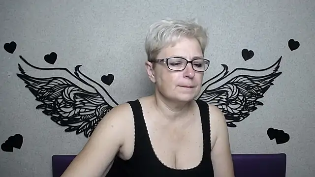 Snapshot of EmiliaGree chatting on 09-16-25, 05:14 EmiliaGree online show from 09-16-25, 05:14