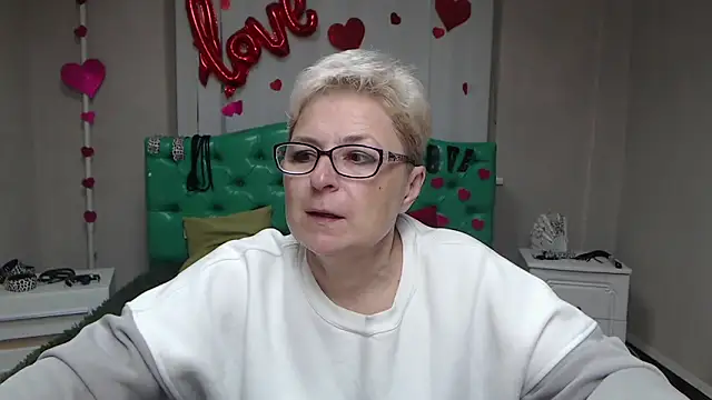 Snapshot of EmiliaGree chatting on 09-27-25, 05:08 EmiliaGree online show from 09-27-25, 05:08