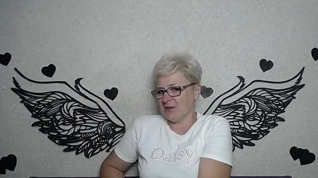 Snapshot of EmiliaGree chatting on 09-12-25, 05:13 EmiliaGree online show from 09-12-25, 05:13