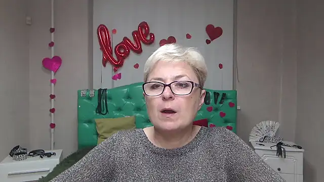 Snapshot of EmiliaGree chatting on 10-08-25, 05:02 EmiliaGree online show from 10-08-25, 05:02