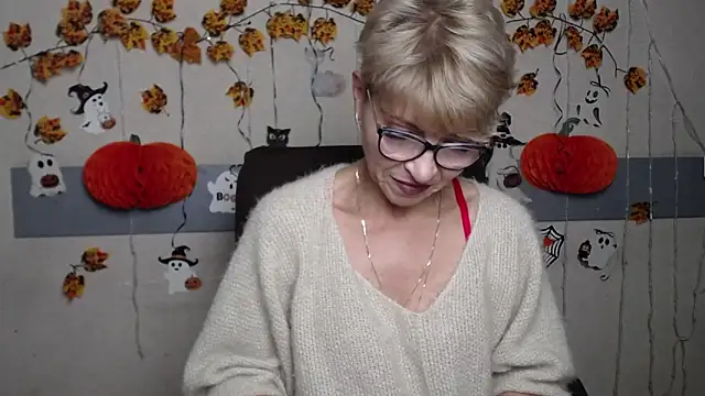 EllaBonito online show from 10-30-25, 06:34