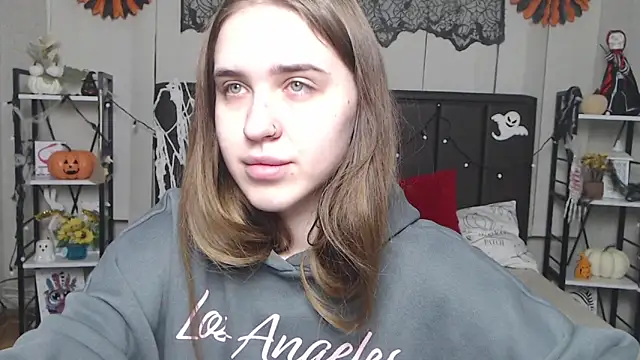 LauraHlot online show from 11-15-25, 07:07