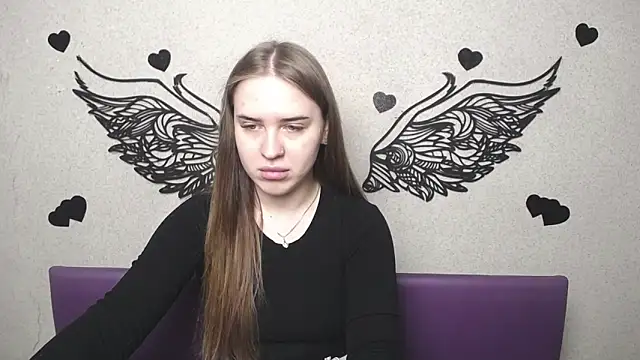 LauraHlot online show from 04-28-26, 05:45