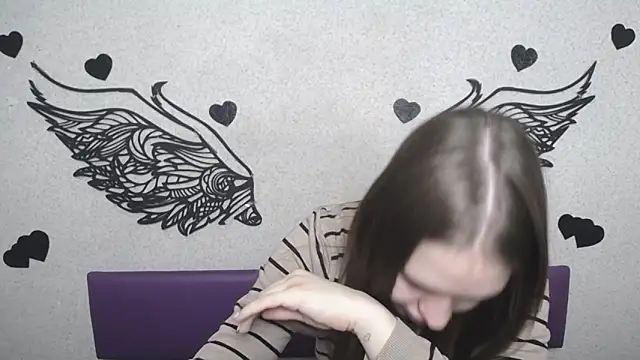 LauraHlot online show from 10-06-25, 05:24