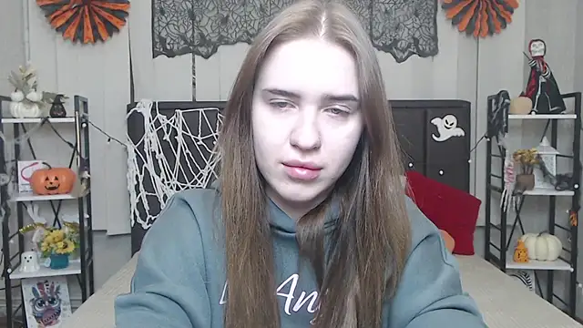 LauraHlot online show from 10-26-25, 06:41