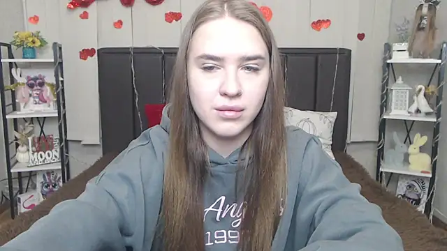 LauraHlot online show from 05-03-26, 06:00