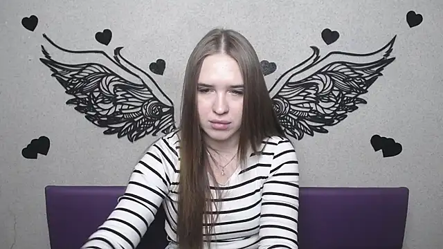 LauraHlot online show from 04-18-26, 07:07