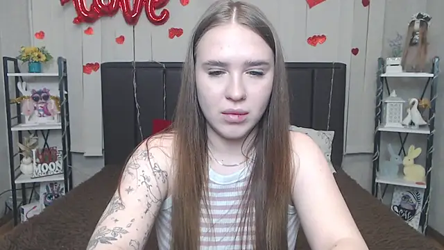 LauraHlot online show from 05-08-26, 05:39